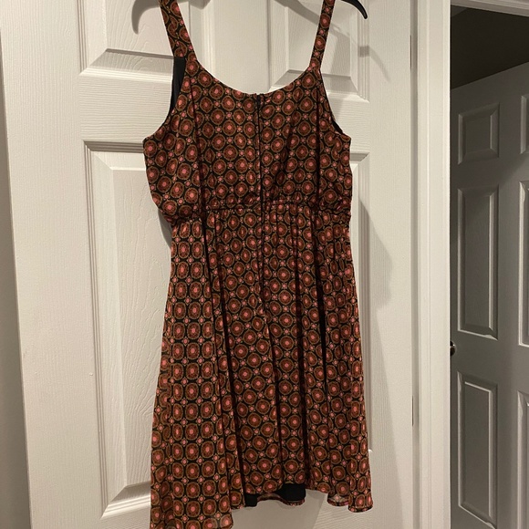Short dress - Picture 1 of 4